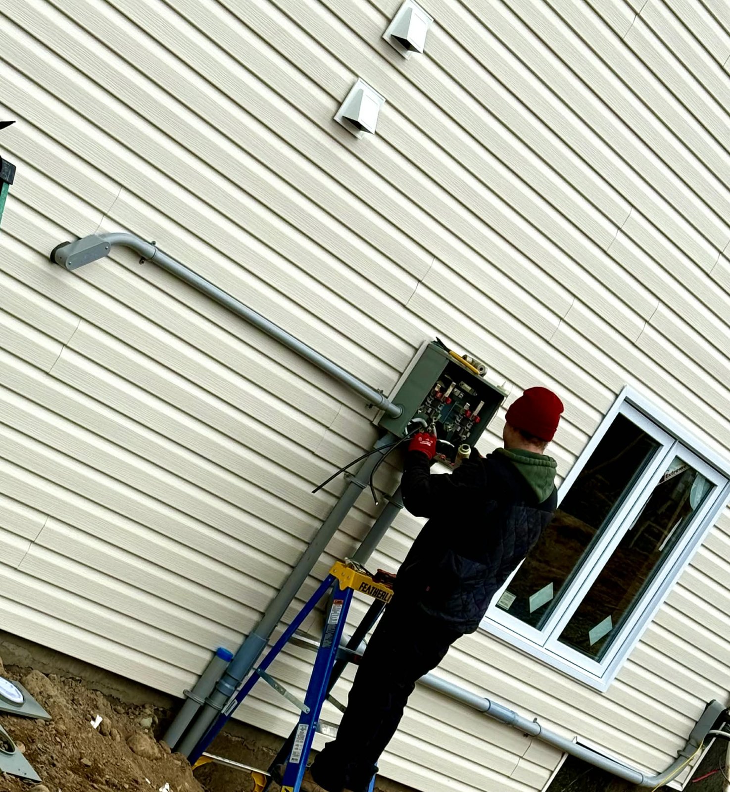 Photo from tlelectrical.ca 2